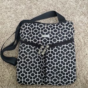 Baggallini Horizon Crossbody bag, Trellis print, black and white.